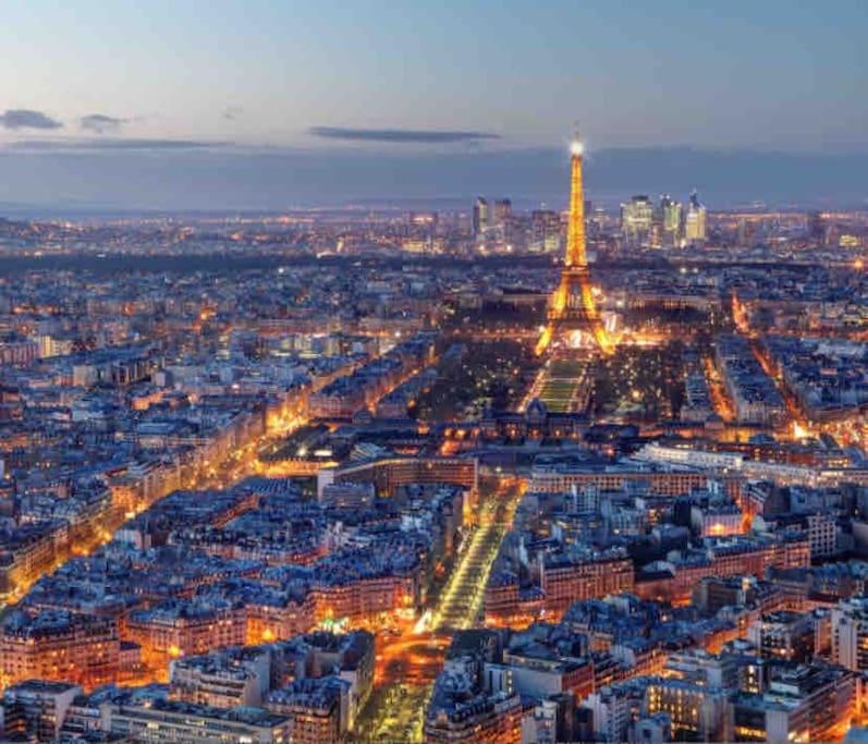 an aerial view of the eiffel tower at night at Appartement 10 mn de Paris et 5 mn du terminus Paris-Bauvais in Saint-Denis