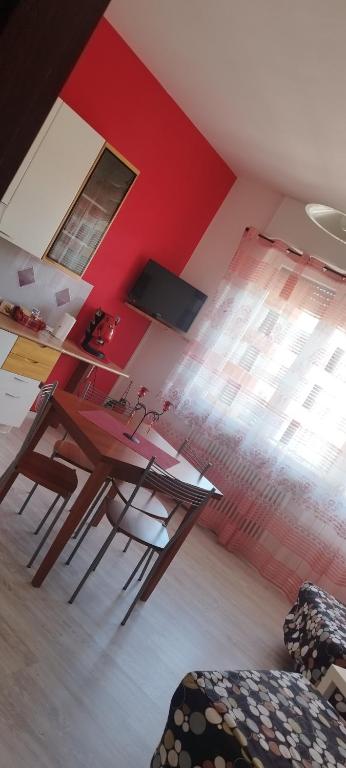 Afbeelding uit fotogalerij van B&B MANITO in Lavena Ponte Tresa