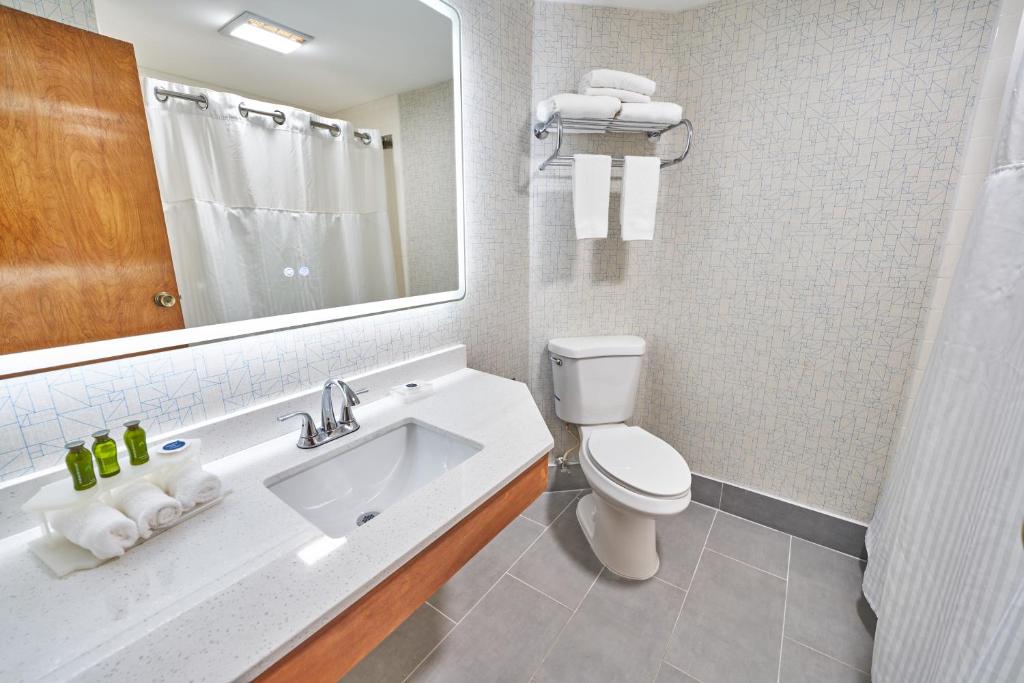 Seaport Resort and Marina - King Room - No Fumadores