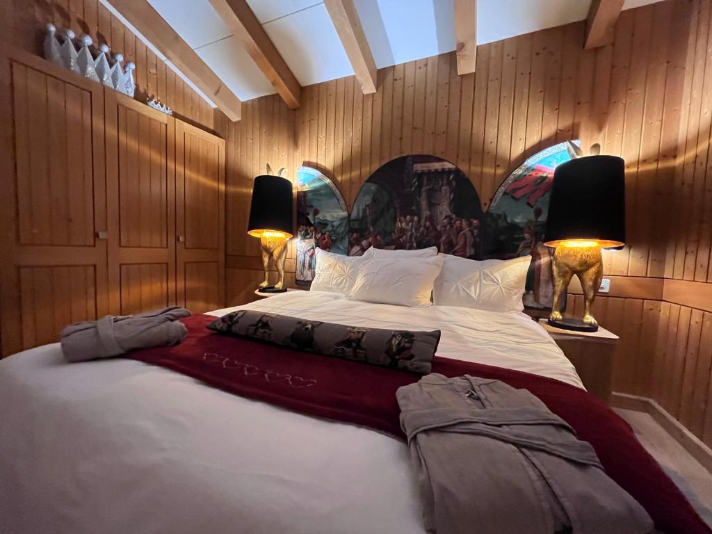 Tempat tidur dalam kamar di Mazot Agora & Spa Family Trip - Chalet Ouest R+1