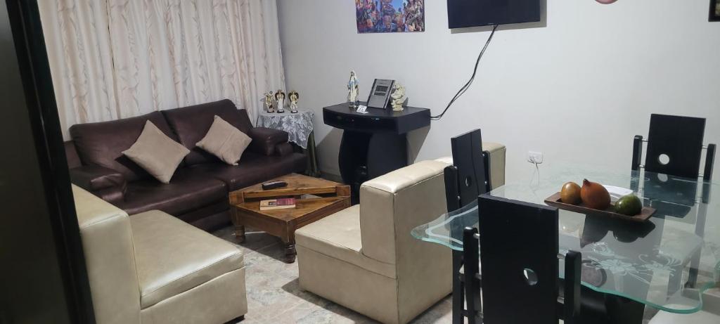 a living room with a couch and a glass table at Apto Duplex Familias Numerosas Centro Pasto in Pasto