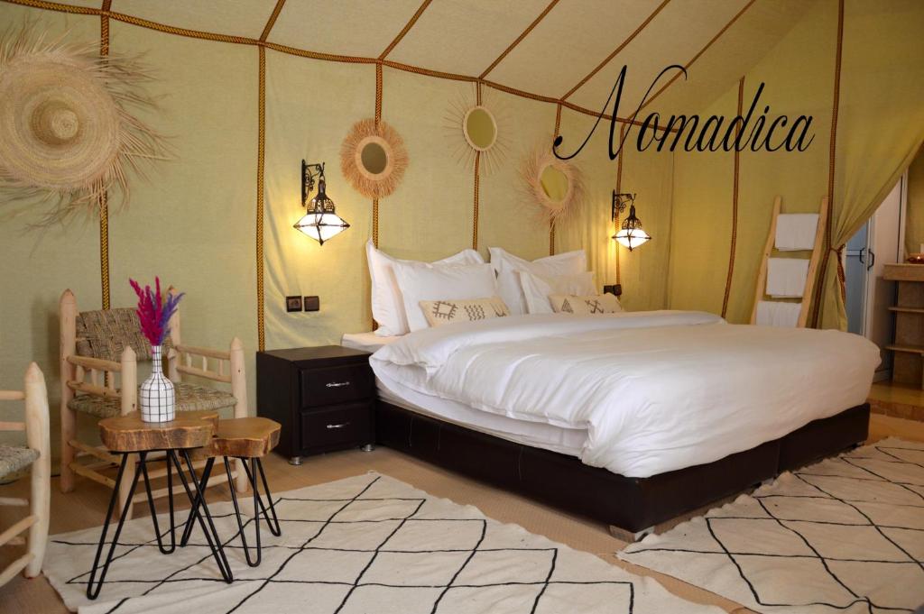 Postel nebo postele na pokoji v ubytování Nomadica Luxury Camp