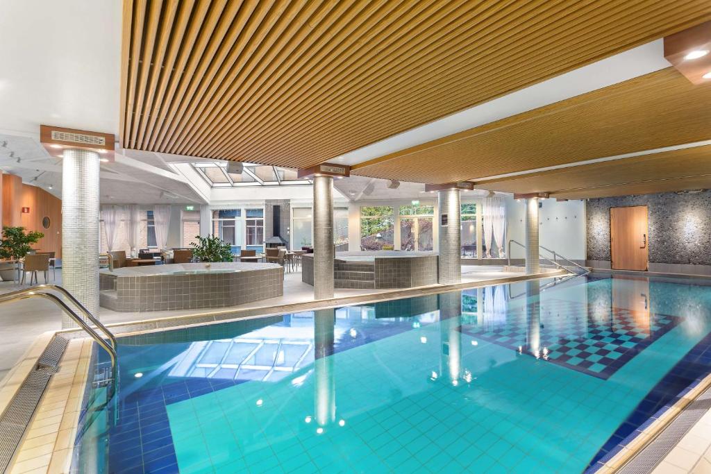 Bazén v ubytování Best Western Plus Skogshöjd nebo v jeho okolí