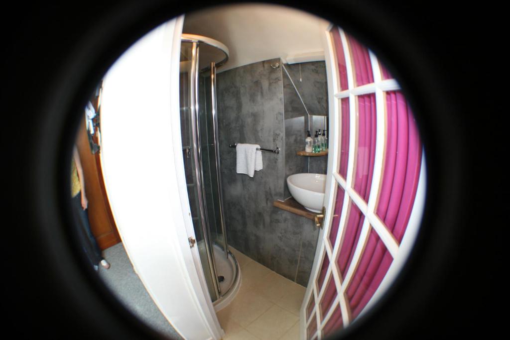 The Whitehouse - Single Room With Shower