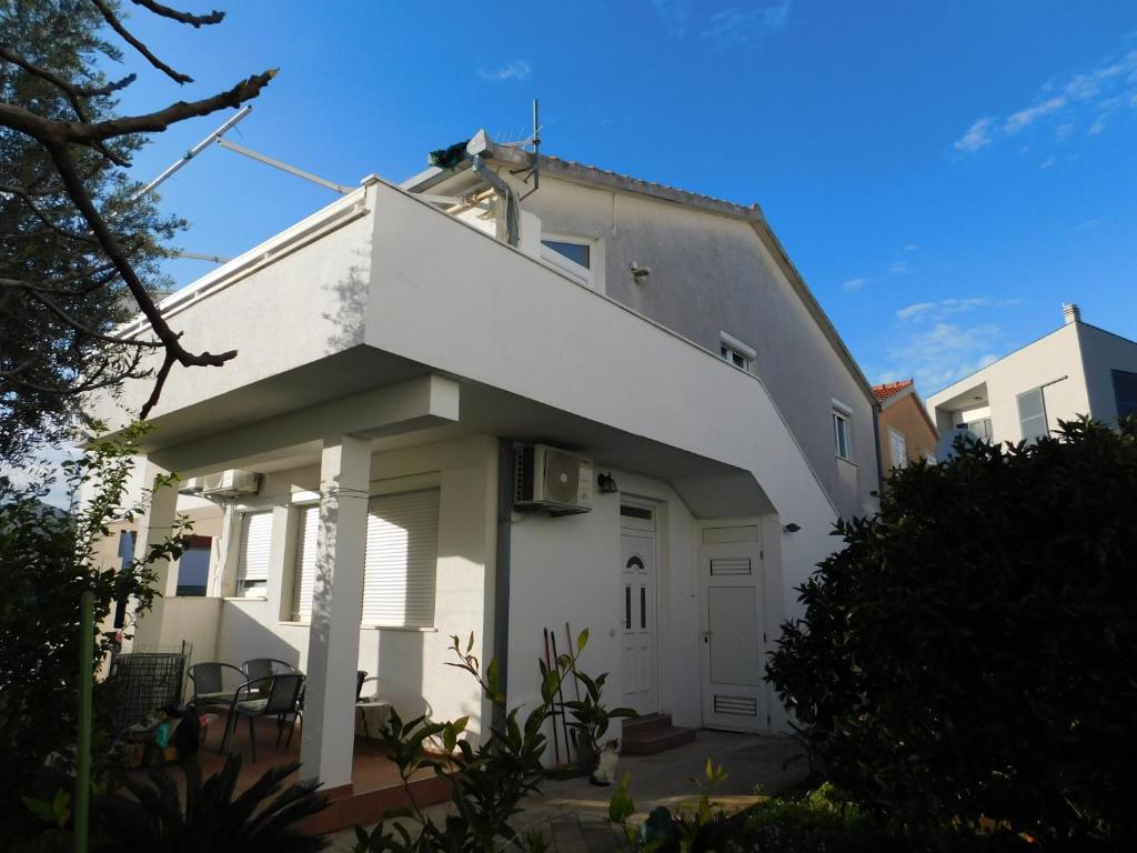 Apartments by the sea Rogoznica - 22241