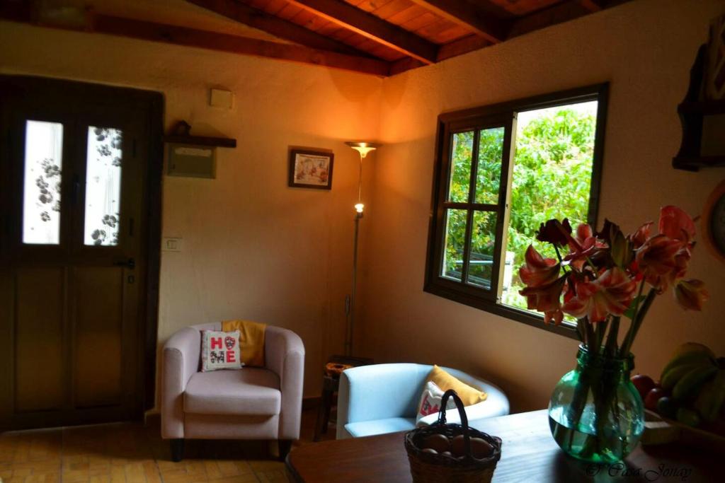 Posedenie v ubytovaní Cosy Chalet with Terrace in Hermigua - Ideal for Couples