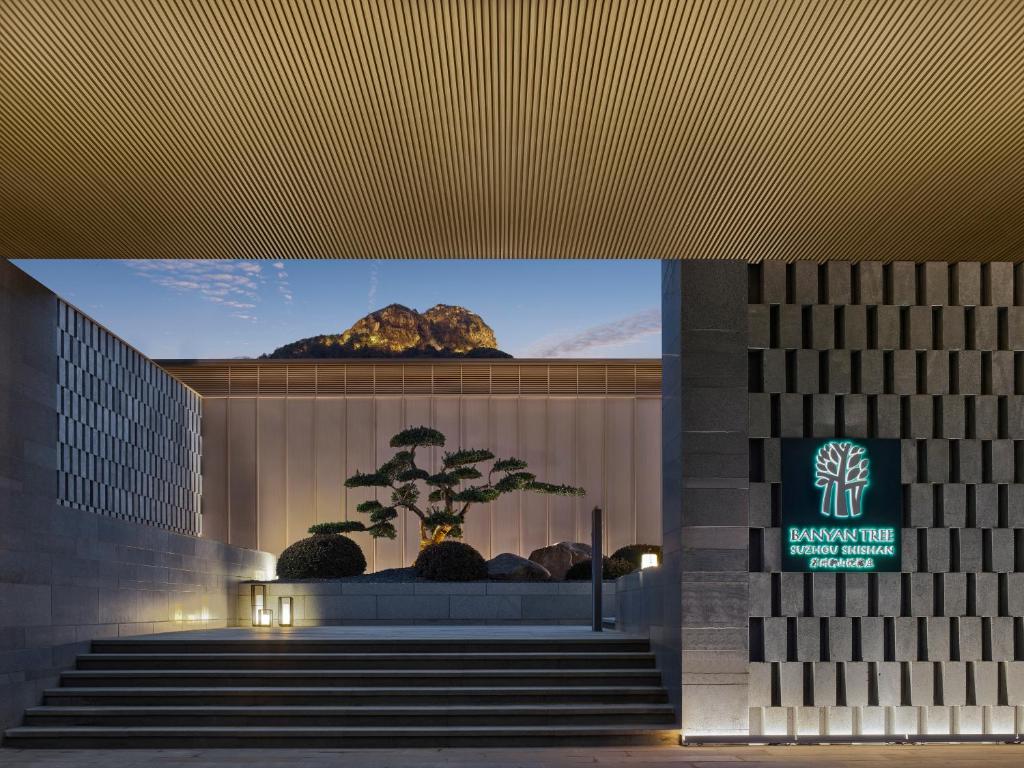 Nespecifikovaný výhled na hory nebo výhled na hory při pohledu z hotelu