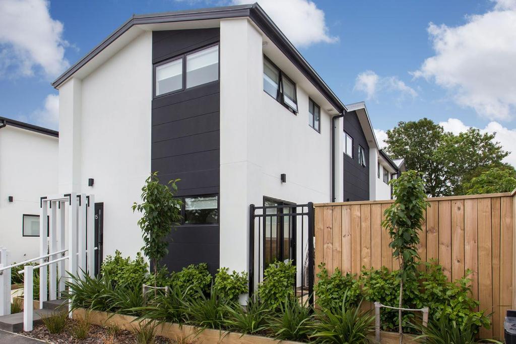 Luxury Style Free Street Parking CBD Location - Resim 6