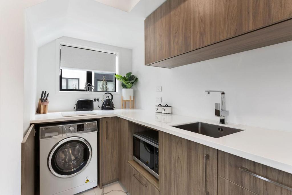 Luxury Style Free Street Parking CBD Location - Resim 10