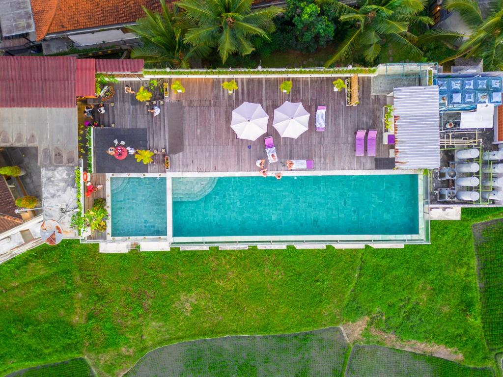 Bazén v ubytování The Evitel Resort Ubud nebo v jeho okolí