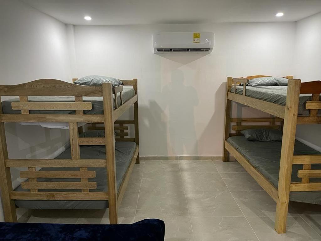 a room with three bunk beds in a room at CASA CAMPESTRE A POCOS MINUTOS DE CARTAGENA in Santa Rosa