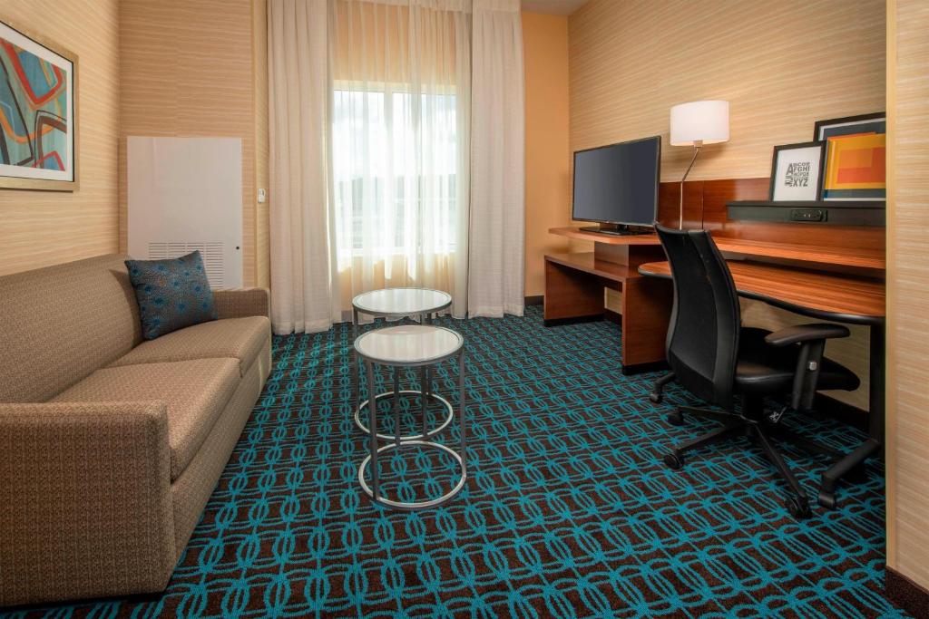 Fairfield Inn & Suites by Marriott Harrisburg International Airport - Suite King Ejecutiva Con Sofá Cama