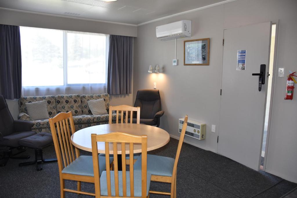 Posezení v ubytování Roxburgh Motels