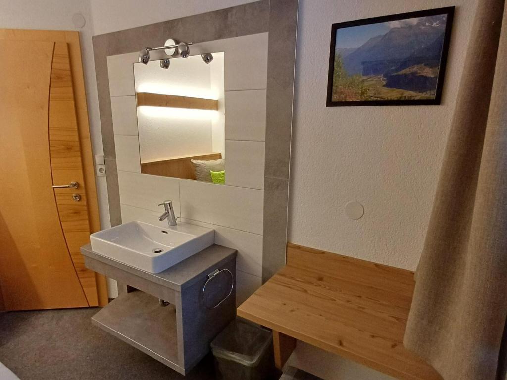 Fotografie z fotogalerie ubytování Modern flat in Längenfeld near ski area v Längenfeldu