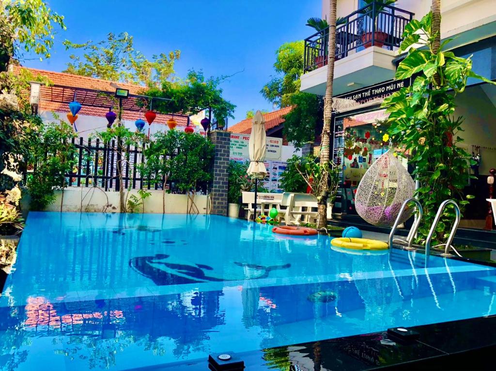 Hồ bơi trong/gần Muine Sports Hotel