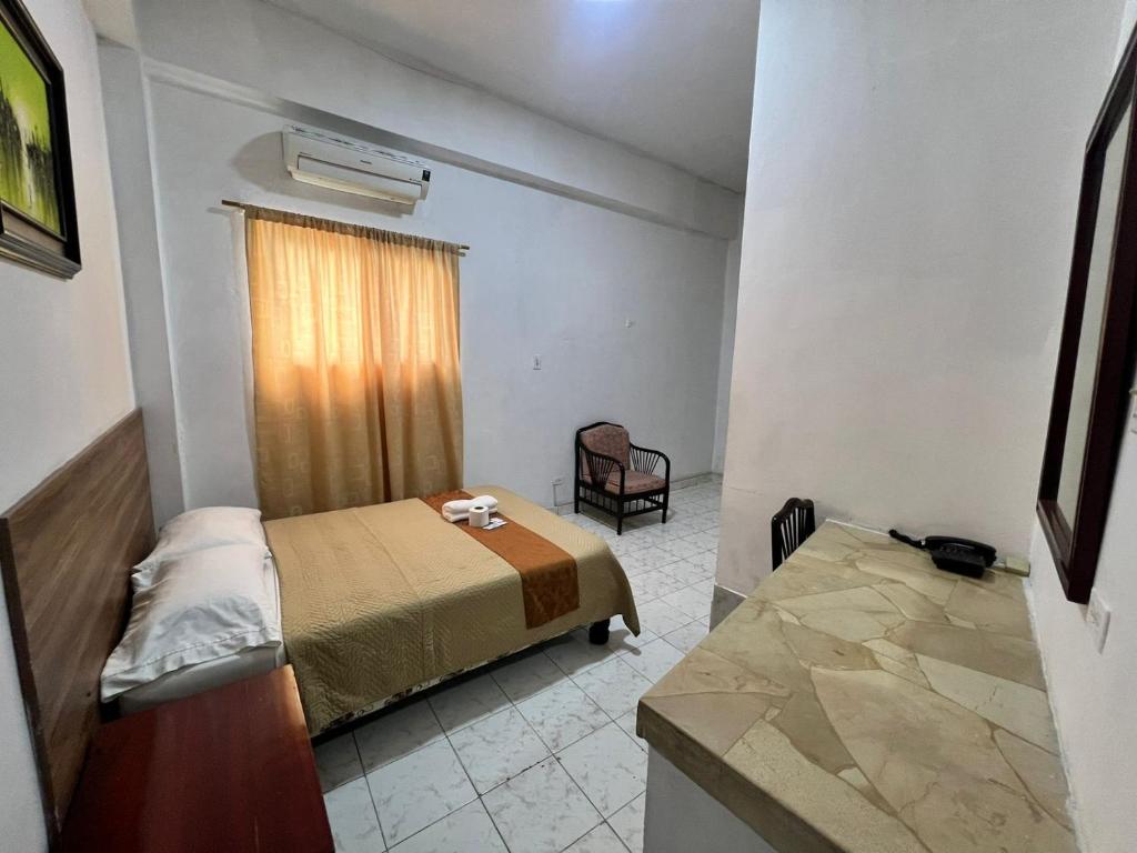 Postel nebo postele na pokoji v ubytování Atlantic Suites Hotel
