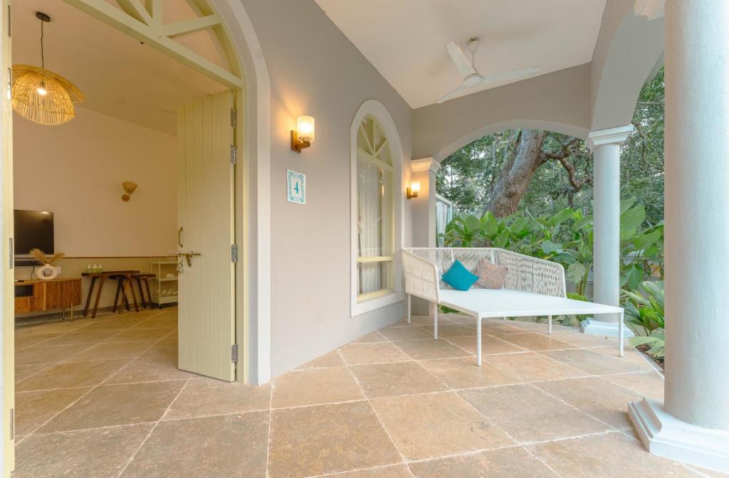Patio nebo venkovní prostory v ubytování Barcelona Villas at Love Story Siolim- 3BHK Private Pool Villas