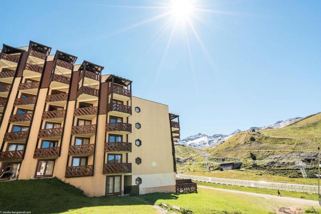 a building with balconies on the side of it at Résidence Les Temples du Soleil - maeva Home - 2 Pièces 5 Personnes Sélect 52 in Val Thorens