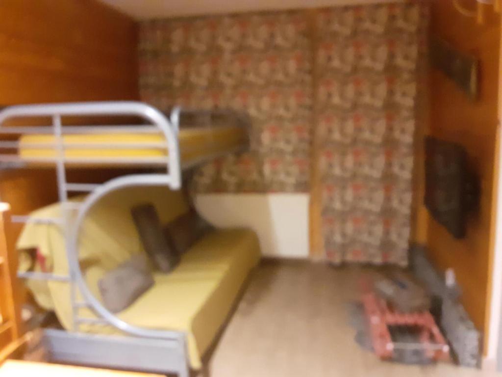 a toy room with a bunk bed and a couch at Résidence Les Temples du Soleil - maeva Home - 2 Pièces 5 Personnes Sélect 52 in Val Thorens