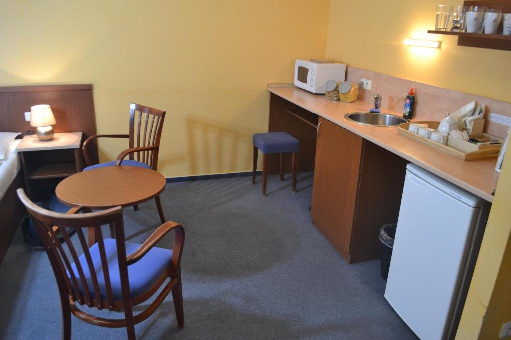 Aparthotel Austria Suites - Resim 32