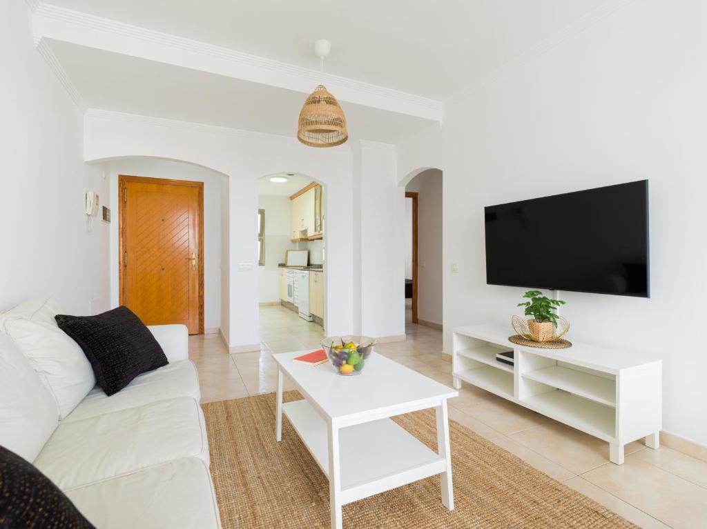 Televízia a/alebo spoločenská miestnosť v ubytovaní Canteras Sport Beach by Canariasgetaway