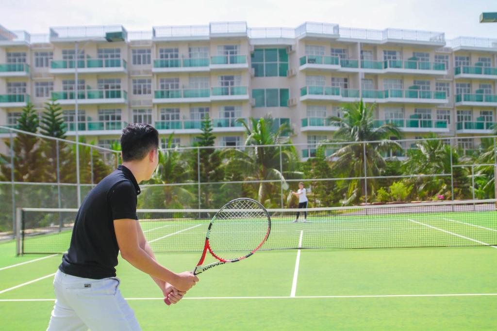 Tiện nghi tennis/bóng quần (squash) tại Ocean View Phan Thiết - Ocean Vista &amp; SeaLink Mũi Né