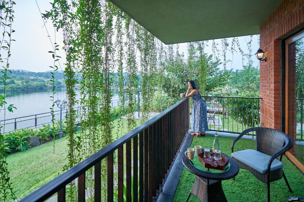 Balkón nebo terasa v ubytování Grape County Eco Resort & Spa, Nashik