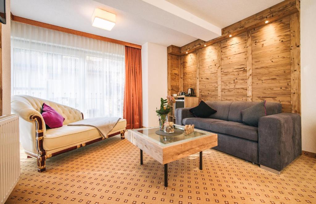 Arlen Lodge Hotel-Garni - 17