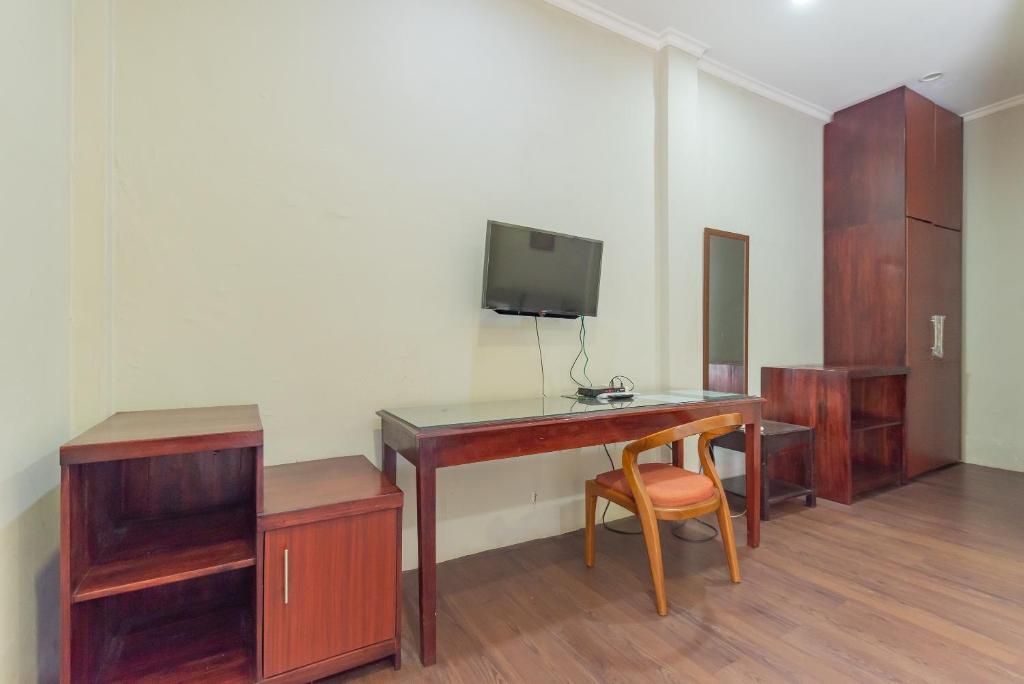 TV a/nebo společenská místnost v ubytování Urbanview Resort Botol Cisarua Puncak Bogor