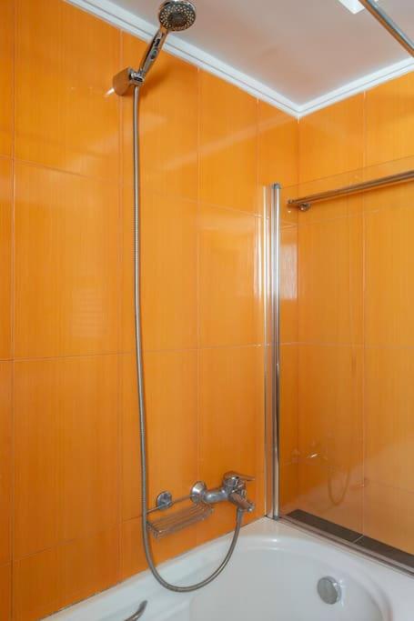 Koupelna v ubytování Comfort 1BR apt with amazing balcony at Piraeus