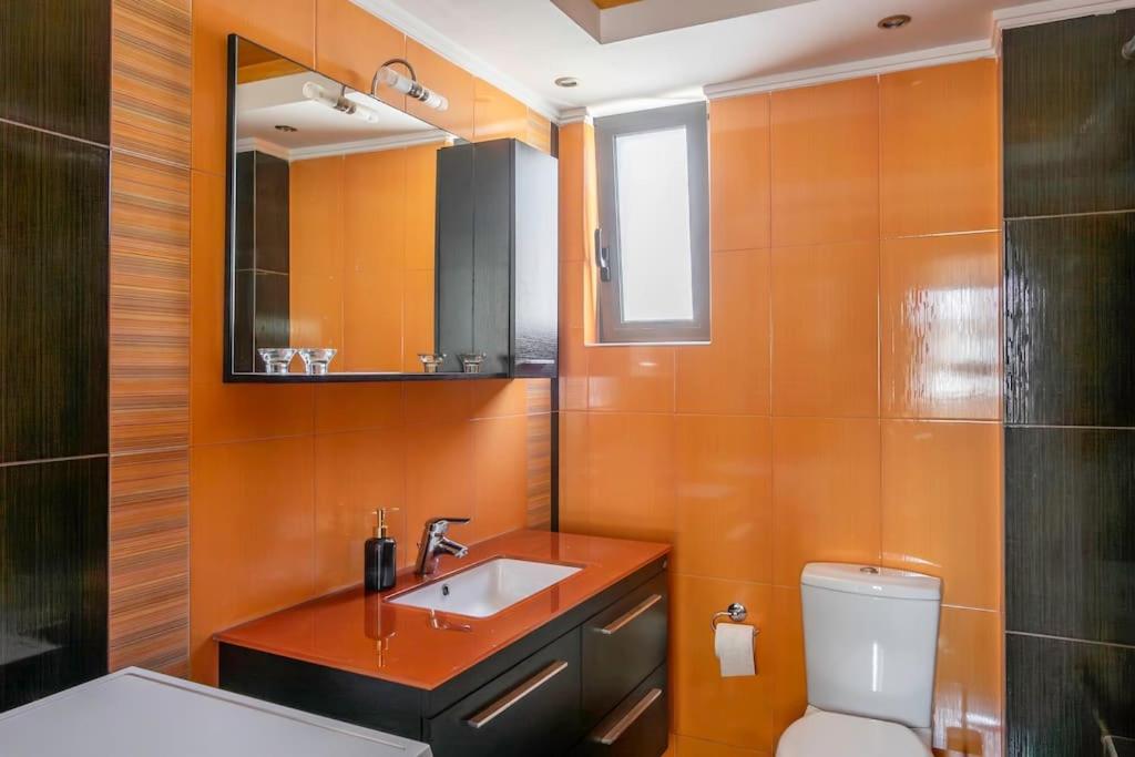 Koupelna v ubytování Comfort 1BR apt with amazing balcony at Piraeus