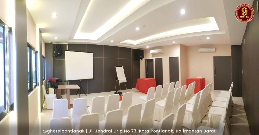 Posezení v ubytování G-Hotel Pontianak