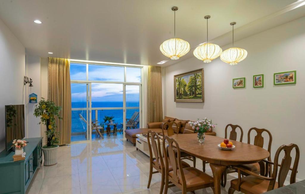 Khu vực ghế ngồi tại Ocean View Phan Thiết - Ocean Vista &amp; SeaLink Mũi Né