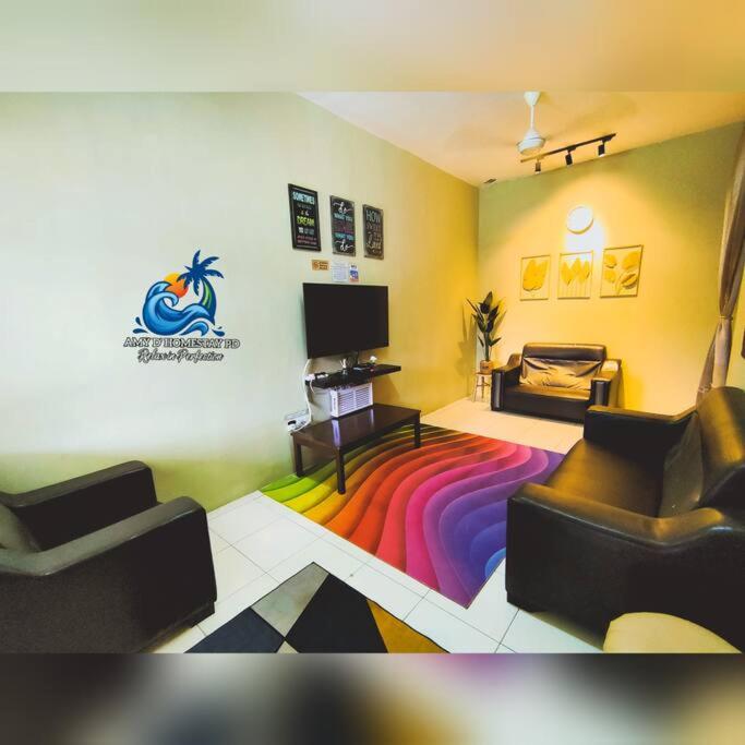 Televisyen dan/atau pusat hiburan di Amy D Homestay Private Pool (Sunggala Hartamas)
