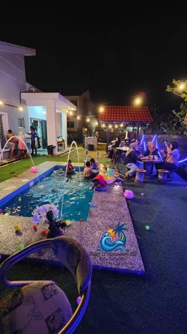 Kolam renang di atau dekat dengan Amy D Homestay Private Pool (Sunggala Hartamas)