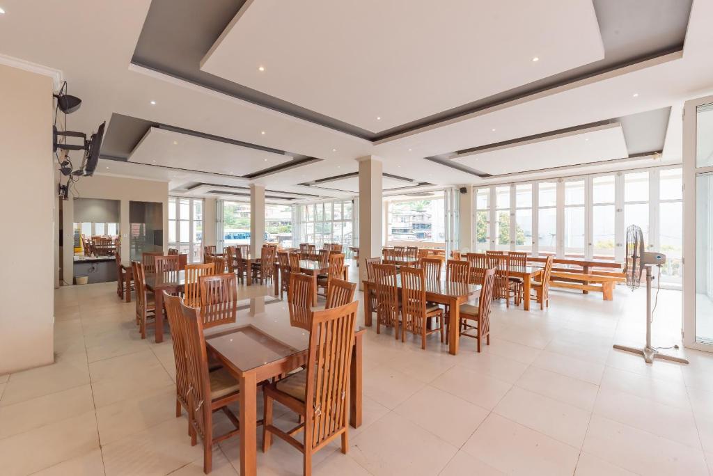 Restaurace v ubytování Urbanview Resort Botol Cisarua Puncak Bogor