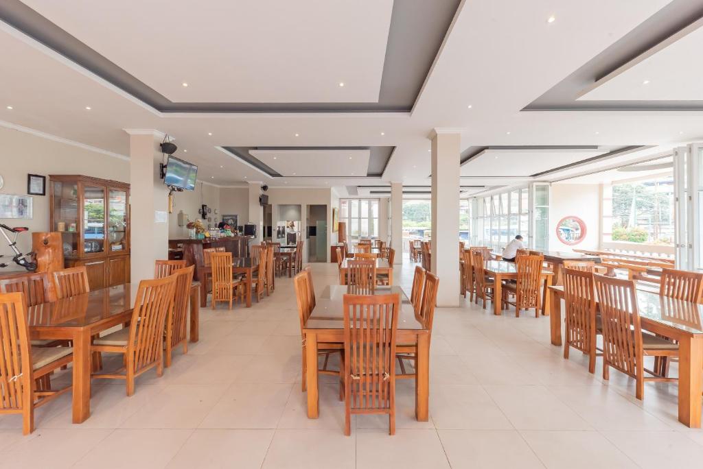 Restaurace v ubytování Urbanview Resort Botol Cisarua Puncak Bogor