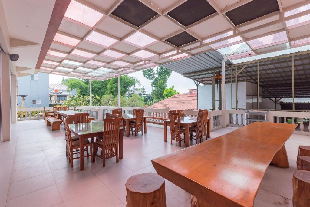 Restaurace v ubytování Urbanview Resort Botol Cisarua Puncak Bogor