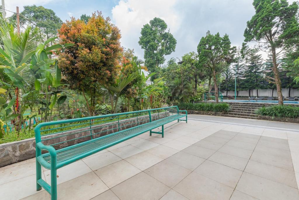 Zahrada ubytování Urbanview Resort Botol Cisarua Puncak Bogor
