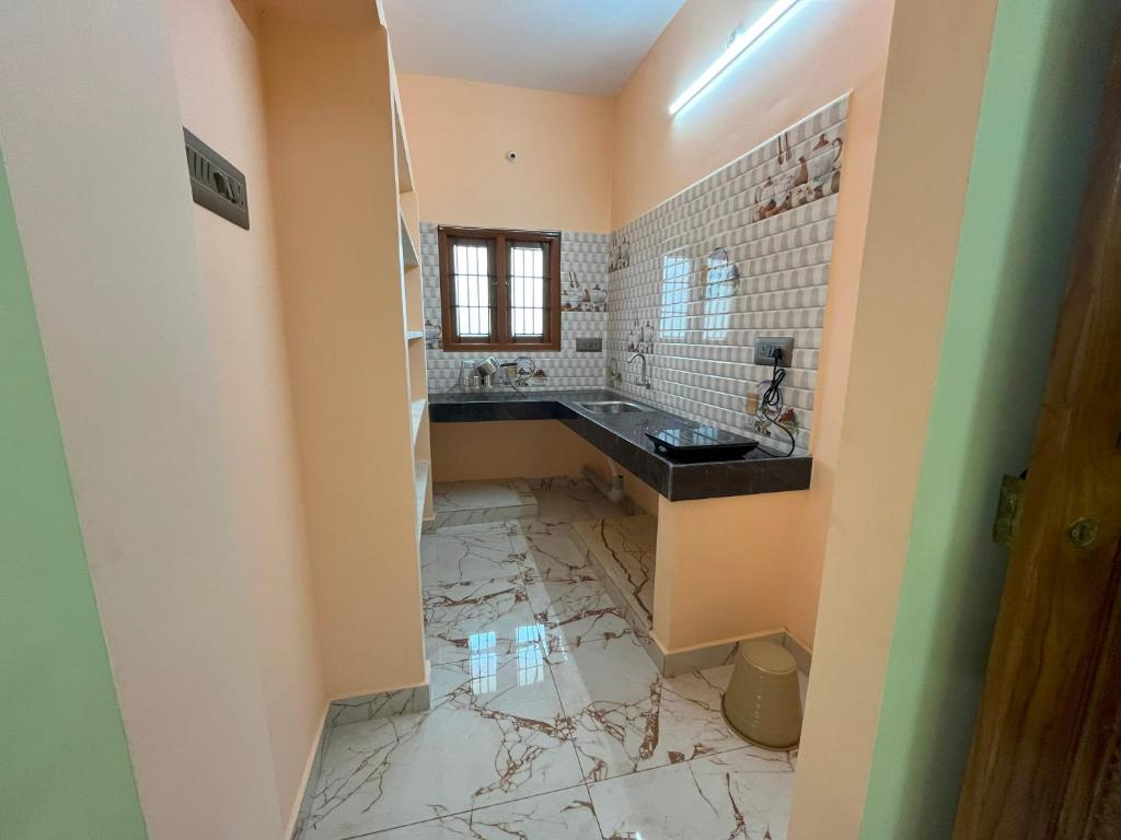 Kuchyň nebo kuchyňský kout v ubytování Sai Ayush Homestay