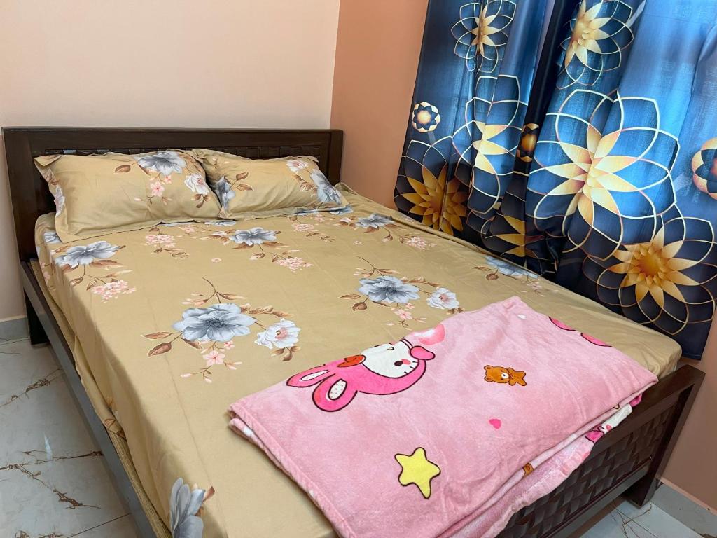 Postel nebo postele na pokoji v ubytování Sai Ayush Homestay