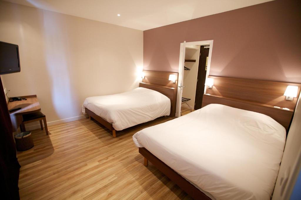Postel nebo postele na pokoji v ubytování Hôtel Montchapet Dijon Centre