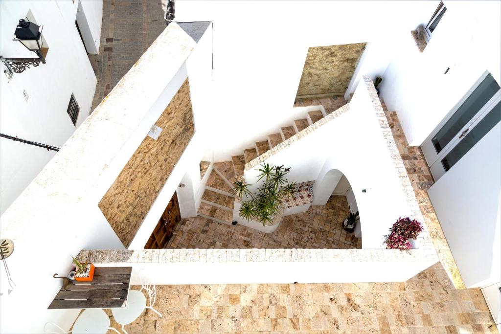 an aerial view of a house with white walls and stairs at Vejerísimo Casa Boutique in Vejer de la Frontera