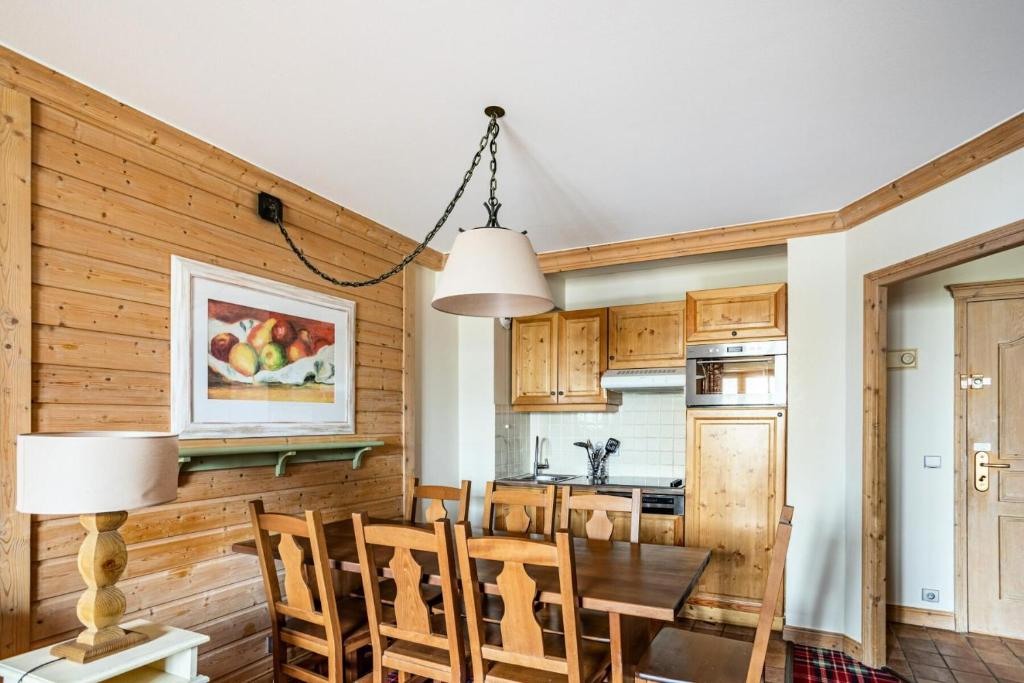 Kuchyňa alebo kuchynka v ubytovaní Résidence Les Arcs 1950 Le Village - maeva Home - Appartement 4 pièces 8 personnes - Sélection MAE-4444