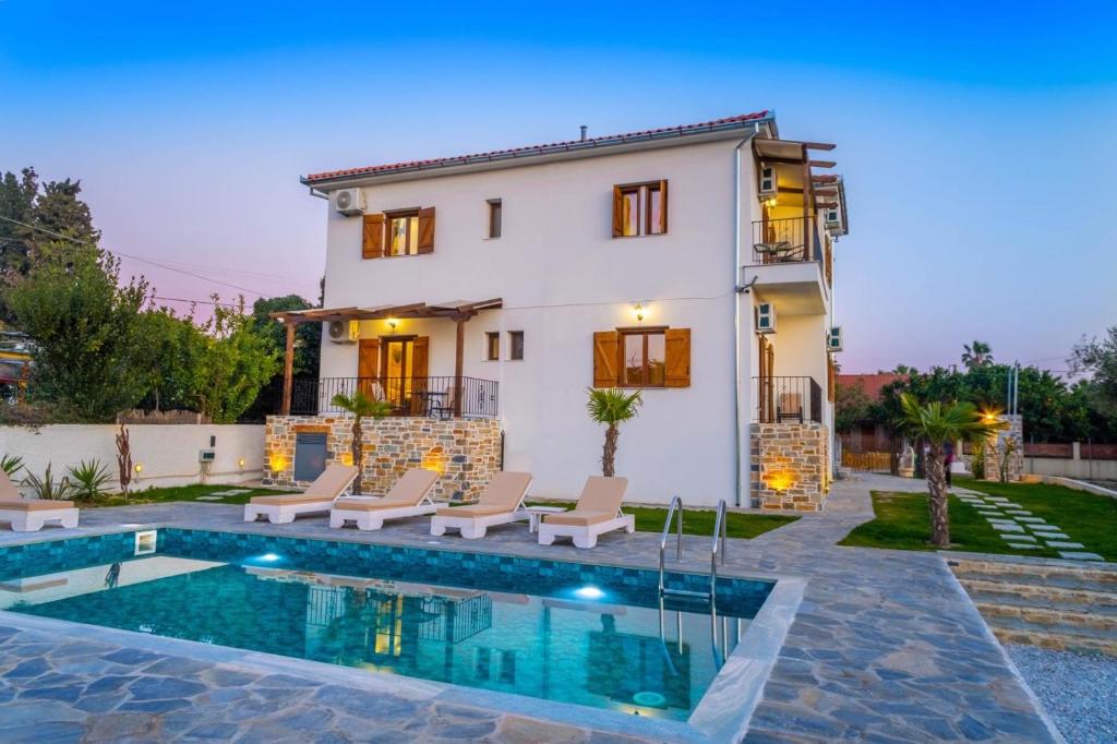 Bazén v ubytování Kostis Orange Resort nebo v jeho okolí