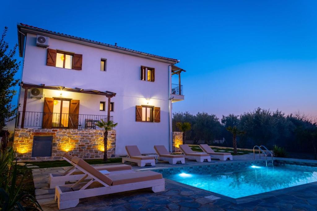 Bazén v ubytování Kostis Orange Resort nebo v jeho okolí