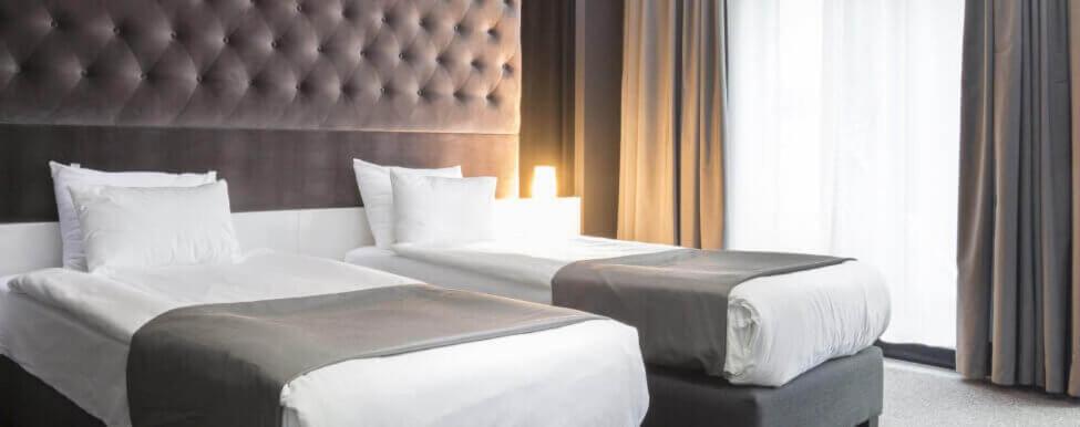 מיטה או מיטות בחדר ב-DOCKYARD HOTEL