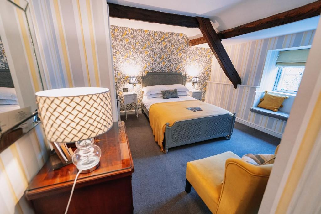 Postel nebo postele na pokoji v ubytování The Bull and Townhouse, Beaumaris- The Inn Collection Group