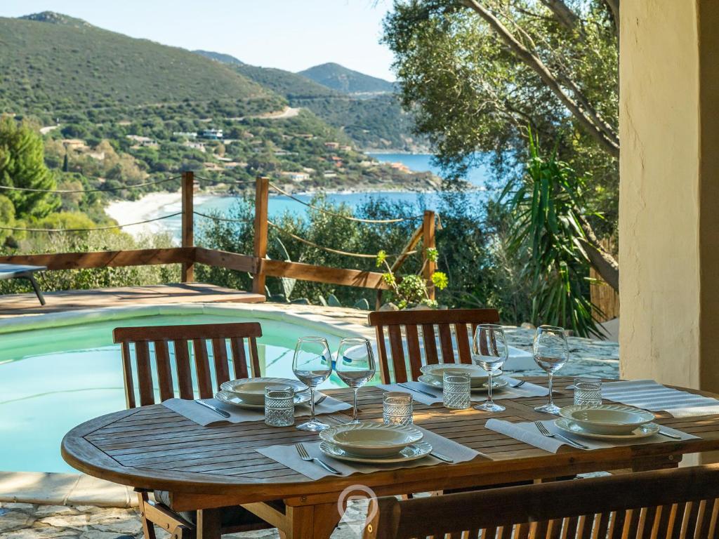 Villa La Perla a Torre delle Stelle - Lussuosa con piscina