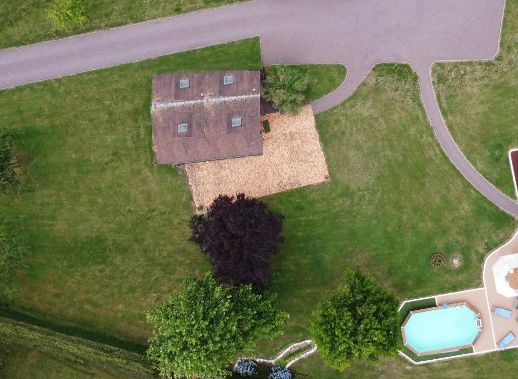 an overhead view of a house in a yard at Augettes Bergerie in Saint-Hymer